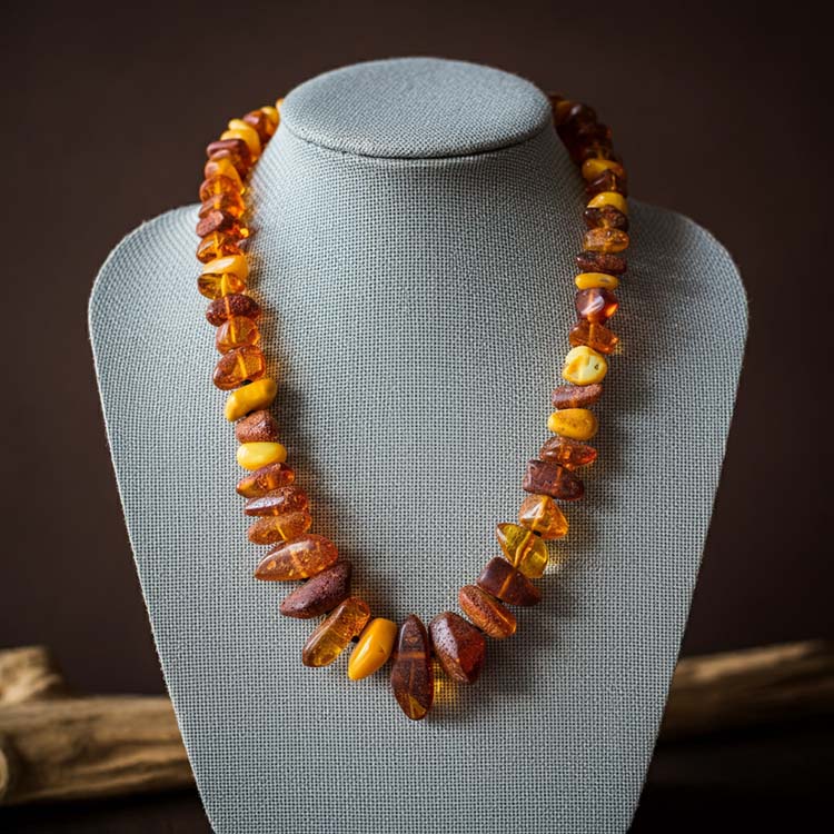 Latvian-Lithuanian Baltic amber jewelry wholesale company | Buy Lithuanian amber jewelry in bulk.